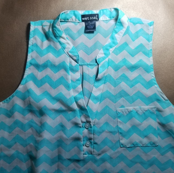 Tops - Picture 2 of 8